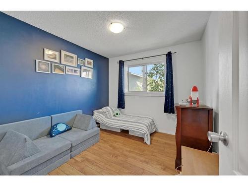 40 Falshire Terrace Ne, Calgary, AB - Indoor Photo Showing Bedroom