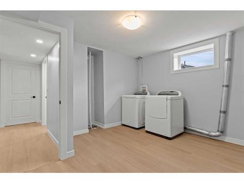 1219 Grey Street, Carstairs, AB - Indoor Photo Showing Laundry Room