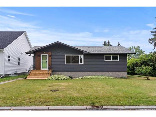 1219 Grey Street, Carstairs, AB - Outdoor