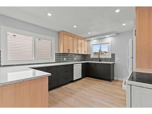 1219 Grey Street, Carstairs, AB - Indoor Photo Showing Kitchen