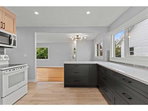 1219 Grey Street, Carstairs, AB - Indoor Photo Showing Kitchen