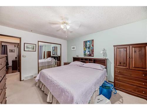 6023 Thornaby Way Nw, Calgary, AB - Indoor Photo Showing Bedroom