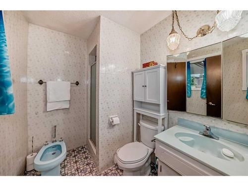 6023 Thornaby Way Nw, Calgary, AB - Indoor Photo Showing Bathroom