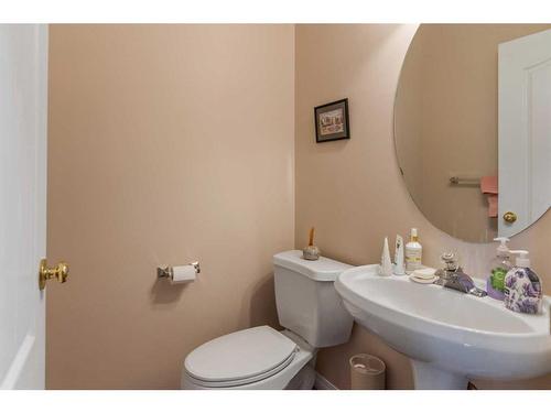 28 Country Hills Gardens Nw, Calgary, AB - Indoor Photo Showing Bathroom