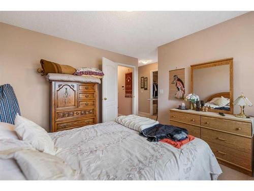 28 Country Hills Gardens Nw, Calgary, AB - Indoor Photo Showing Bedroom