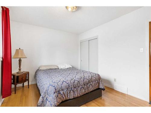 208 Tache Avenue Nw, Calgary, AB - Indoor Photo Showing Bedroom