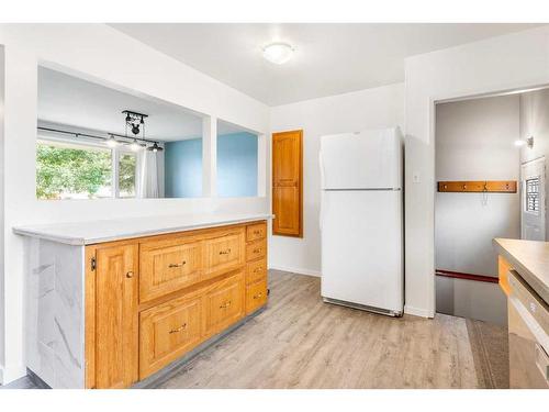 208 Tache Avenue Nw, Calgary, AB - Indoor Photo Showing Kitchen