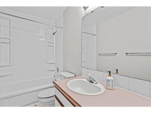 3 Ridge Road, Canmore, AB - Indoor Photo Showing Bathroom