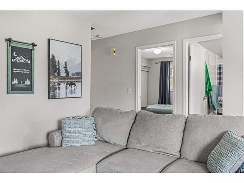 3 Ridge Road, Canmore, AB - Indoor Photo Showing Living Room