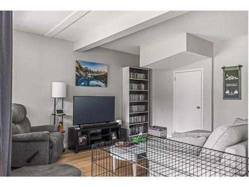 3 Ridge Road, Canmore, AB - Indoor Photo Showing Living Room