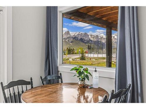 3 Ridge Road, Canmore, AB - Indoor Photo Showing Dining Room