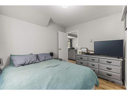 3 Ridge Road, Canmore, AB - Indoor Photo Showing Bedroom