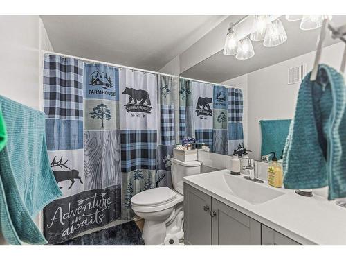 3 Ridge Road, Canmore, AB - Indoor Photo Showing Bathroom