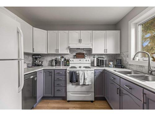 3 Ridge Road, Canmore, AB - Indoor Photo Showing Kitchen With Double Sink