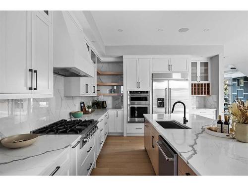 632 26 Avenue Nw, Calgary, AB - Indoor Photo Showing Kitchen With Upgraded Kitchen