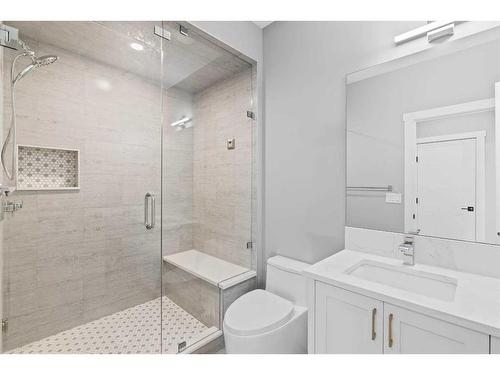 632 26 Avenue Nw, Calgary, AB - Indoor Photo Showing Bathroom