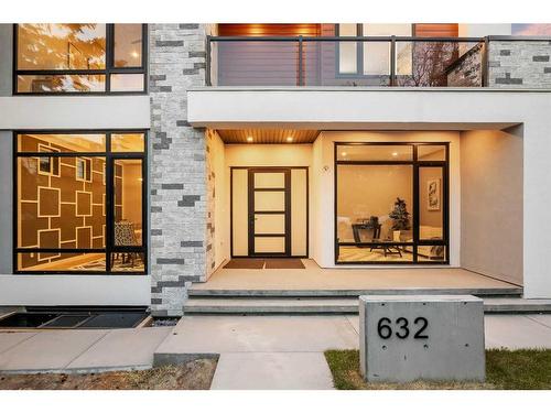 632 26 Avenue Nw, Calgary, AB - Indoor Photo Showing Other Room