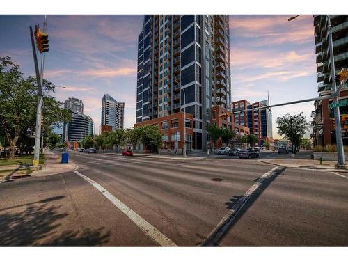 1901-1320 1 Street Se, Calgary, AB - Outdoor With Facade