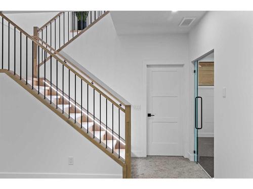 219 7 Avenue Ne, Calgary, AB - Indoor Photo Showing Other Room