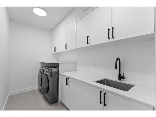 219 7 Avenue Ne, Calgary, AB - Indoor Photo Showing Laundry Room