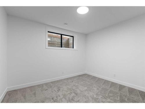 219 7 Avenue Ne, Calgary, AB - Indoor Photo Showing Other Room