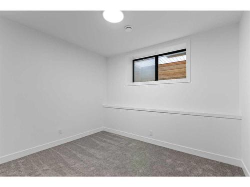 219 7 Avenue Ne, Calgary, AB - Indoor Photo Showing Other Room