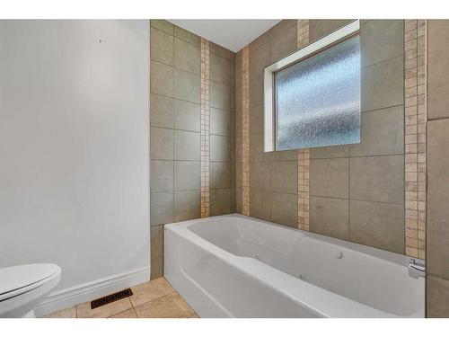 2122 High Country Rise Nw, High River, AB - Indoor Photo Showing Bathroom