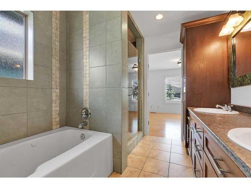 2122 High Country Rise Nw, High River, AB - Indoor Photo Showing Bathroom