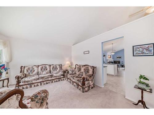 1070 Coventry Drive Ne, Calgary, AB - Indoor Photo Showing Living Room