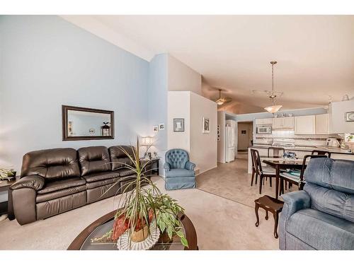 1070 Coventry Drive Ne, Calgary, AB - Indoor Photo Showing Living Room