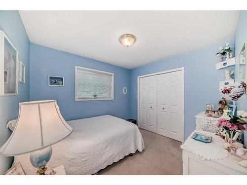 1070 Coventry Drive Ne, Calgary, AB - Indoor Photo Showing Bedroom