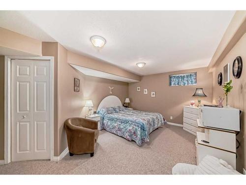 1070 Coventry Drive Ne, Calgary, AB - Indoor Photo Showing Bedroom