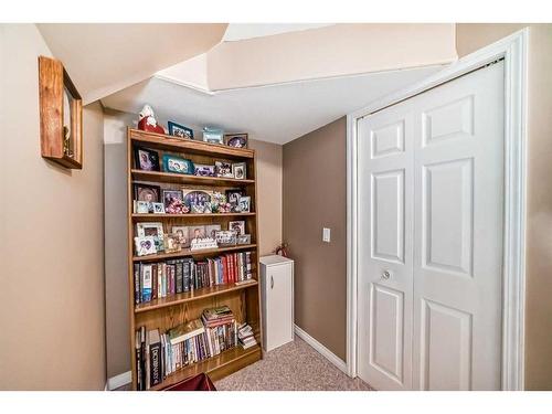 1070 Coventry Drive Ne, Calgary, AB - Indoor