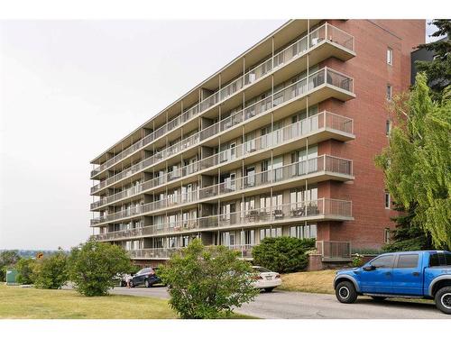 208-3339 Rideau Place Sw, Calgary, AB - Outdoor