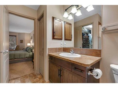 1920 Riverside Boulevard Nw, High River, AB - Indoor Photo Showing Bathroom