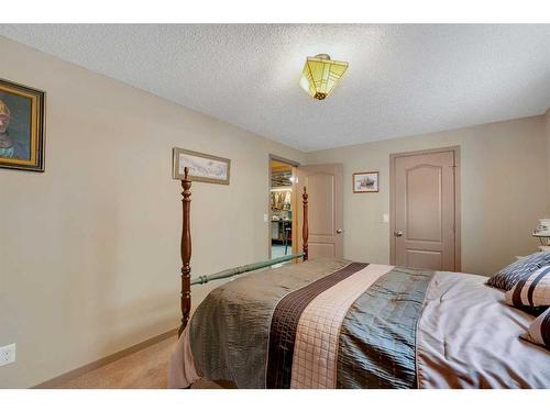 1920 Riverside Boulevard Nw, High River, AB - Indoor Photo Showing Bedroom