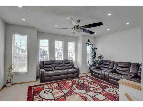 28 Tarawood Grove Ne, Calgary, AB - Indoor Photo Showing Living Room