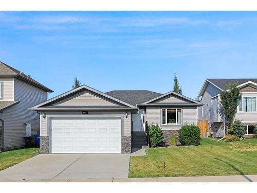 669 West Highland Crescent, Carstairs, AB - Outdoor With Facade