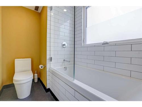 305-3204 Rideau Place Sw, Calgary, AB - Indoor Photo Showing Bathroom