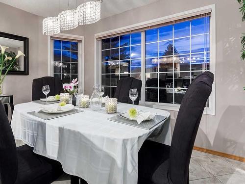 22 Lincoln Green Sw, Calgary, AB - Indoor Photo Showing Dining Room