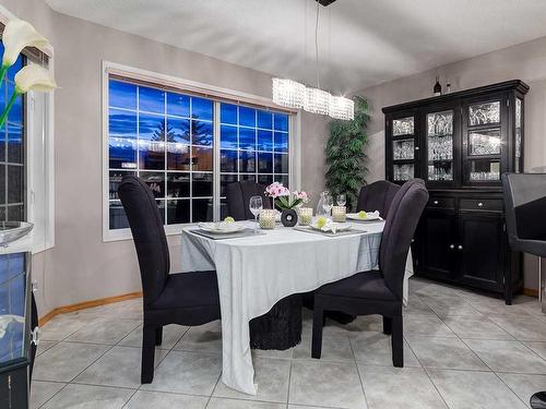 22 Lincoln Green Sw, Calgary, AB - Indoor Photo Showing Dining Room