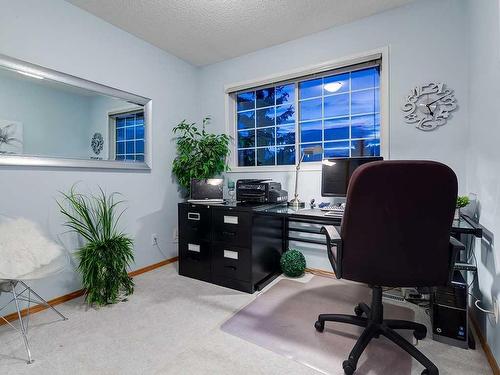 22 Lincoln Green Sw, Calgary, AB - Indoor Photo Showing Office