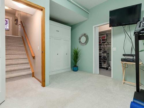 22 Lincoln Green Sw, Calgary, AB - Indoor Photo Showing Other Room