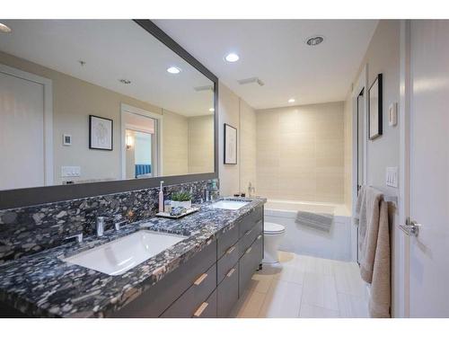 702-510 6 Avenue Se, Calgary, AB - Indoor Photo Showing Bathroom