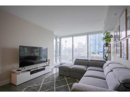 702-510 6 Avenue Se, Calgary, AB - Indoor Photo Showing Living Room