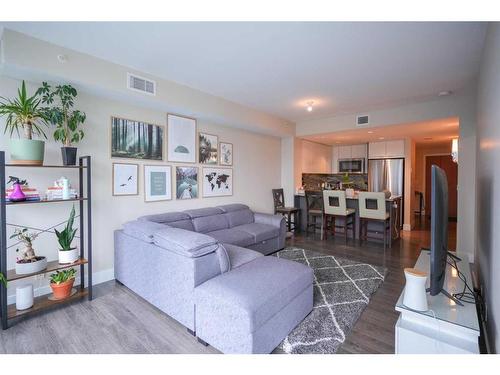 702-510 6 Avenue Se, Calgary, AB - Indoor Photo Showing Living Room