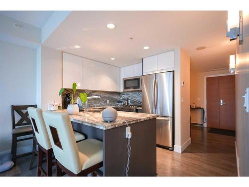 702-510 6 Avenue Se, Calgary, AB - Indoor Photo Showing Kitchen With Stainless Steel Kitchen With Upgraded Kitchen