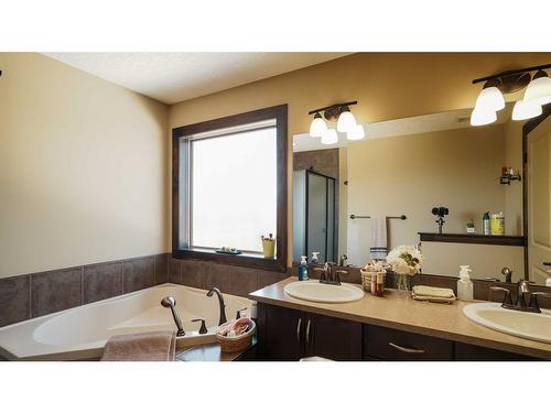 103 Everoak Green Sw, Calgary, AB - Indoor Photo Showing Bathroom