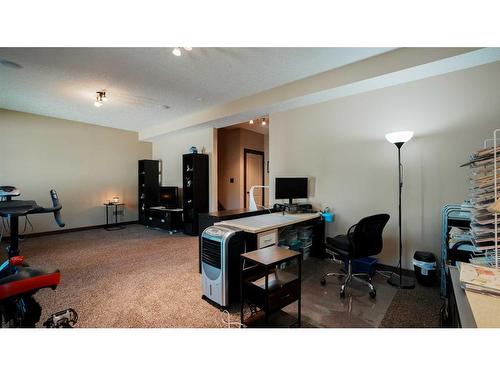 103 Everoak Green Sw, Calgary, AB - Indoor Photo Showing Office