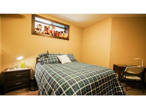 103 Everoak Green Sw, Calgary, AB - Indoor Photo Showing Bedroom